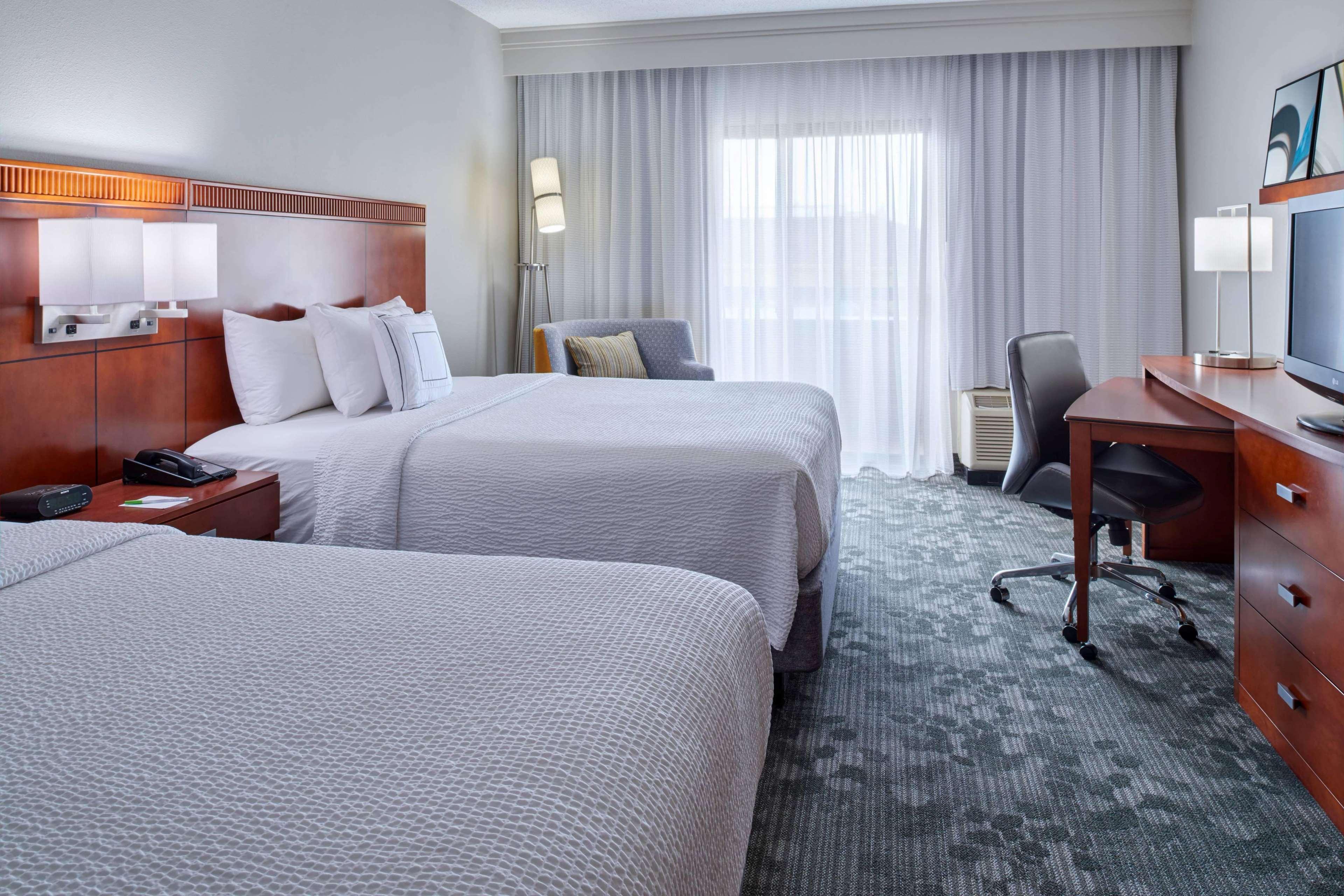 Отель Sonesta Select Indianapolis Кармел Экстерьер фото