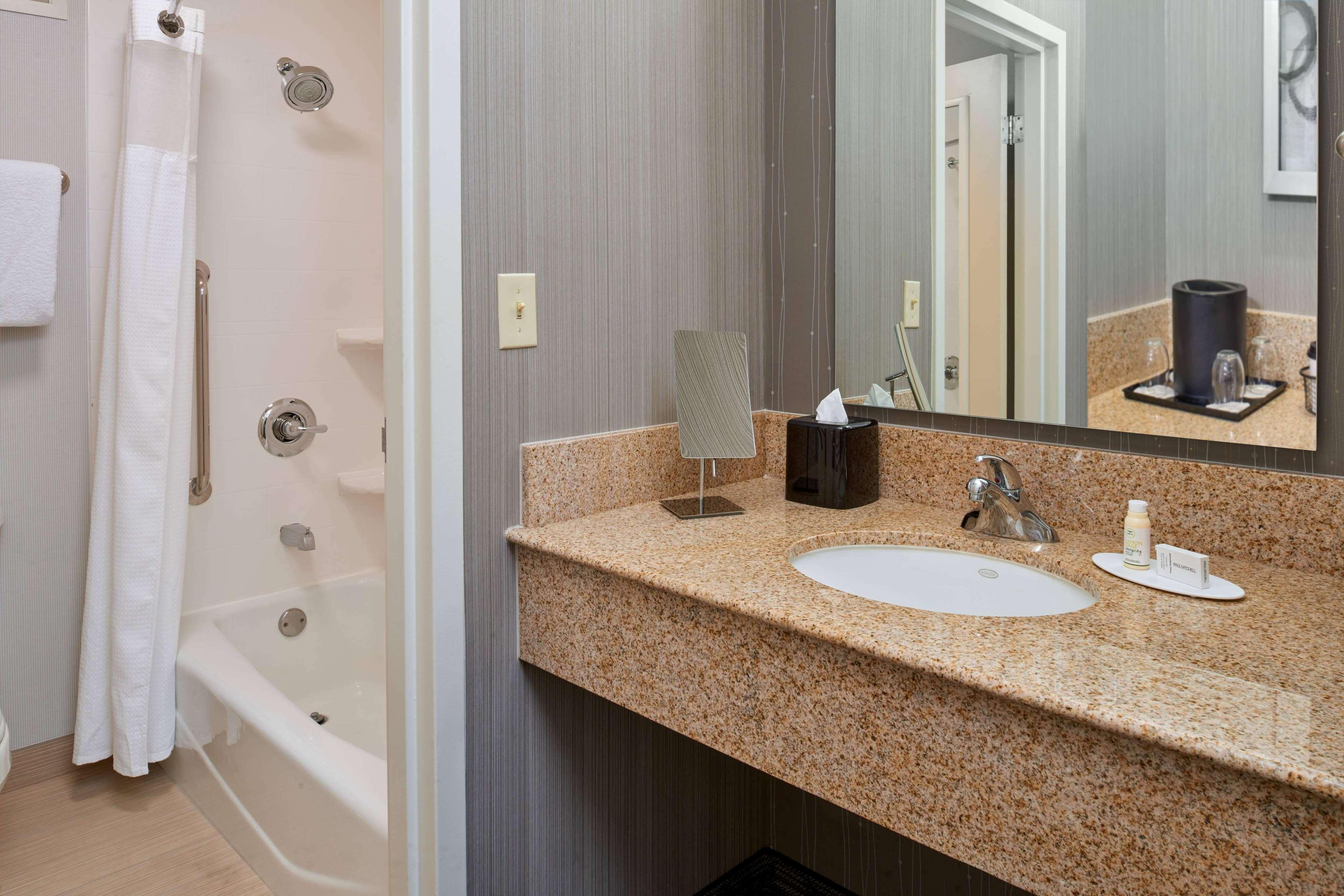 Отель Sonesta Select Indianapolis Кармел Экстерьер фото